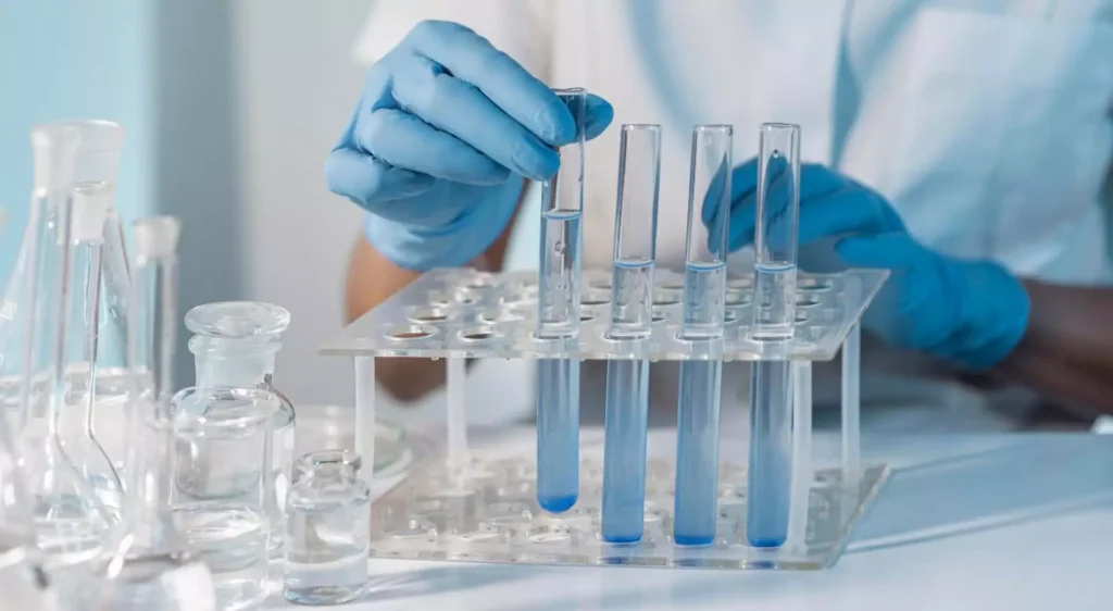 اهمیت و کاربرد شیشه ‌آلات و ظروف آزمایشگاهی در پزشکی